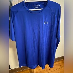 Men’s Under Armor knit tee